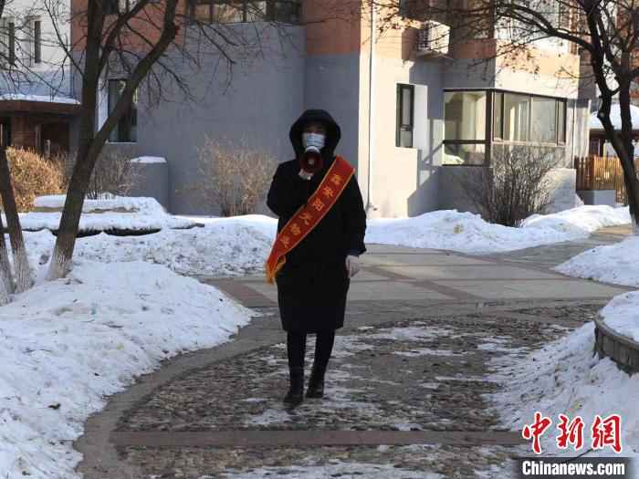 台丹每天在小区内进行防疫宣传 刘栋 摄 城里也响起“防疫大喇叭”:长春小区硬核喊话业主少走动